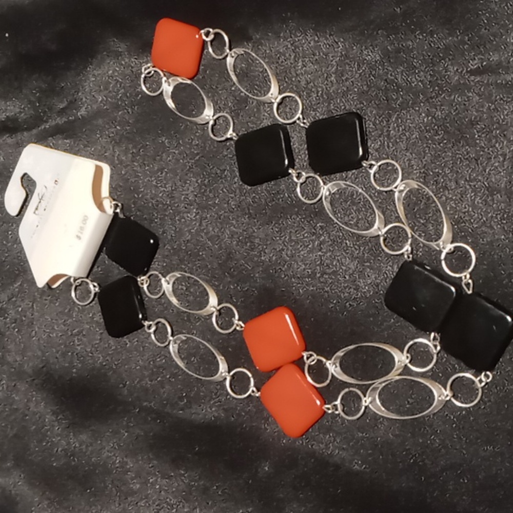 Kohls SO. long necklace with acrylic squares silver circle links. Red & black